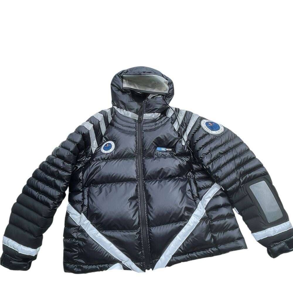 Undercover AW18 LED Space Suit RUNWAY AW18 2001: A Space Oddyssey